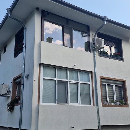 Z-Apartment In טריאבנה מראה חיצוני תמונה